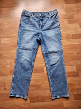 Express Women Straight Leg Jeans — Light Blue Wash